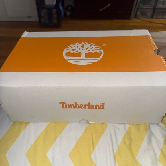 Timberland 6” Premium Waterproof All-Black junior/Kids boot size 5 - NWT - Picture 4 of 6